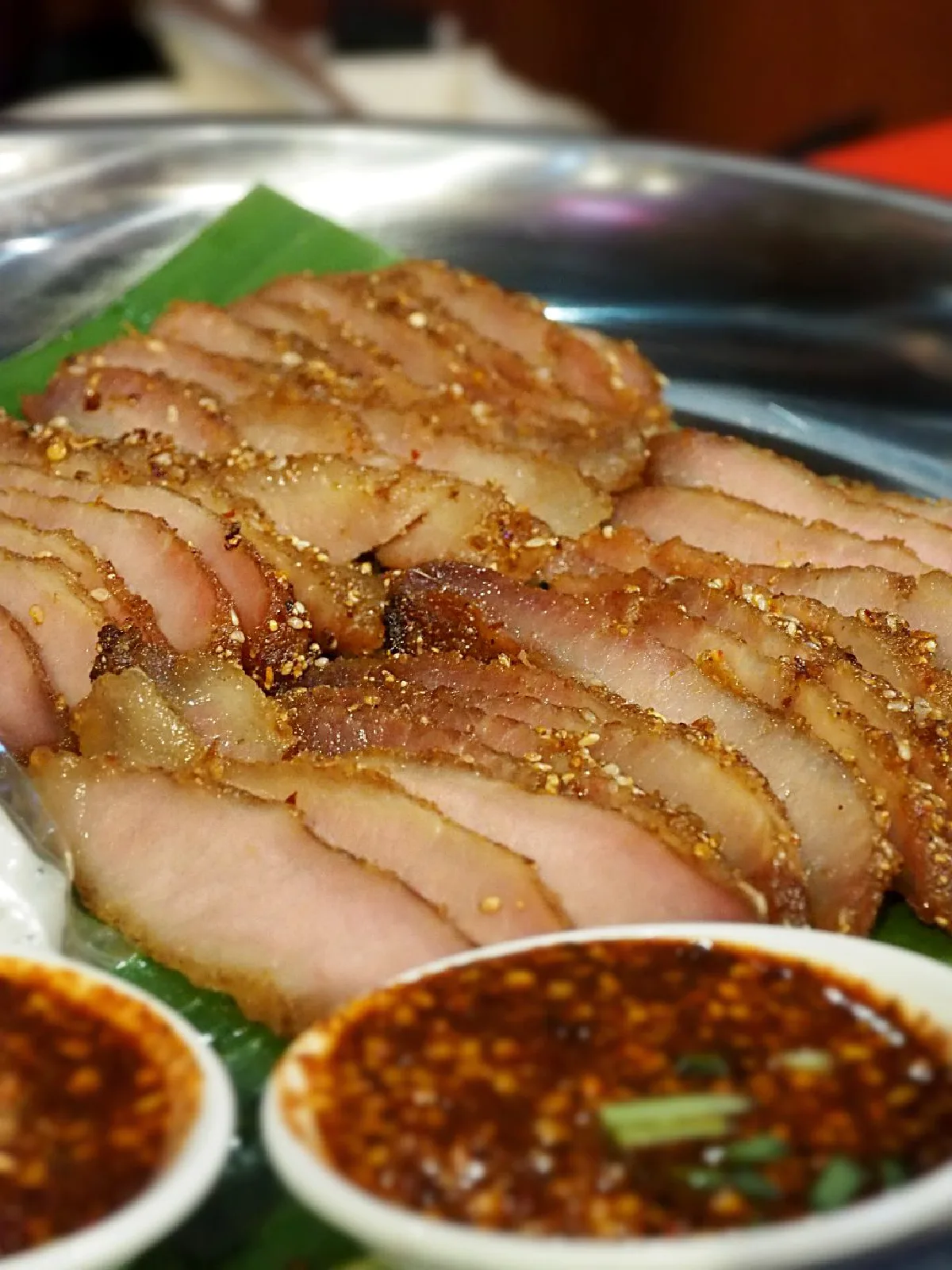 เช็กอิน 'ร้านเจ๊แดงสามย่าน คอหมูย่างในตำนาน' ร้านใหม่ต้องไปในไอคอนสยาม