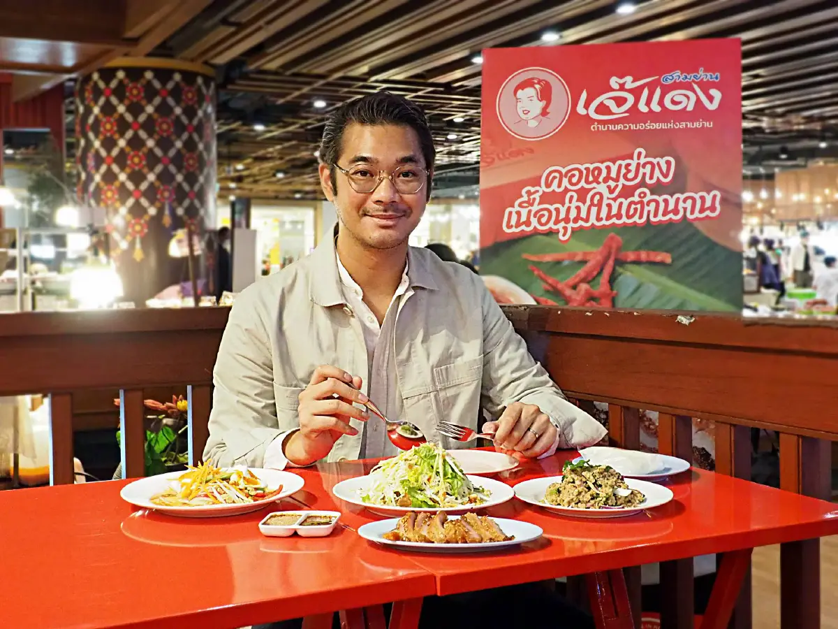 เช็กอิน 'ร้านเจ๊แดงสามย่าน คอหมูย่างในตำนาน' ร้านใหม่ต้องไปในไอคอนสยาม