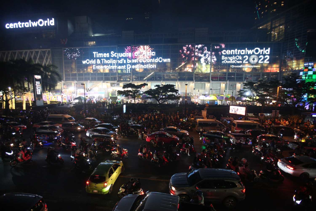 นายกฯชื่นชมภาพรวมจัดเคาท์ดาวน์ปีใหม่เป็นไปด้วยดี นายกฯชื่นชมภาพรวมจัดเคาท์ดาวน์ปีใหม่เป็นไปด้วยดี