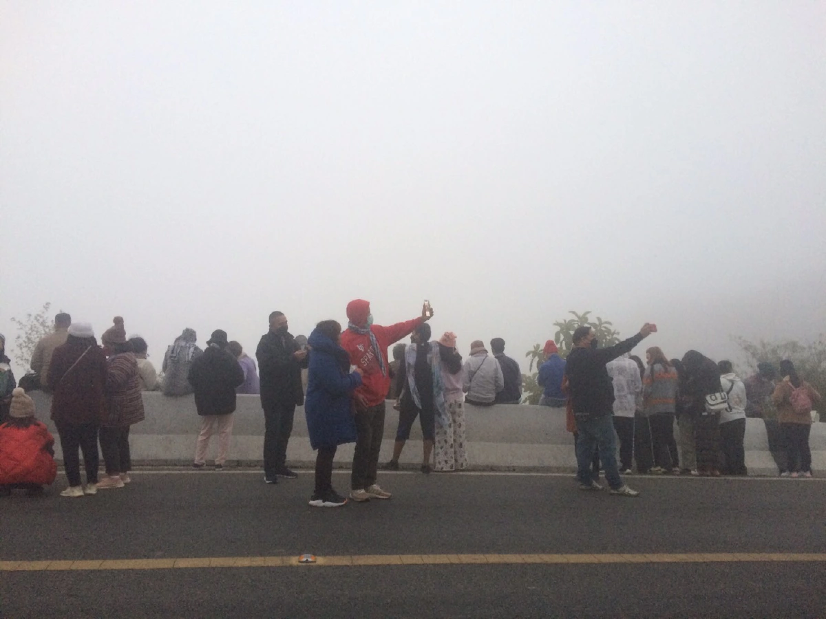 นักท่องเที่ยวแน่นเชียงใหม่ไปสัมผัสอากาศหนาวบนยอดดอย