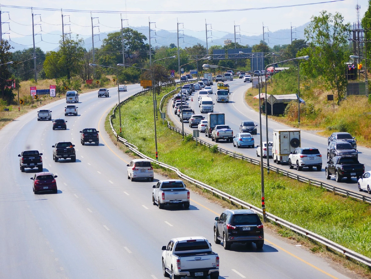 เปิดภาพถนนมิตรภาพสาหัสรถติดหนักสะสมยาวกว่า20กม.