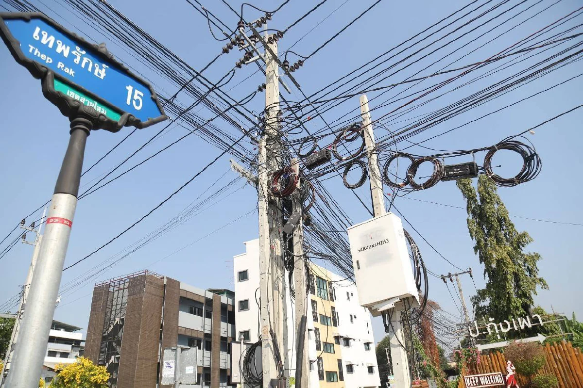 MEA ร่วมกับ กทม. ลงพื้นที่ติดตามการจัดเก็บสายสื่อสารเพื่อความปลอดภัย บริเวณตลาดยิ่งเจริญ