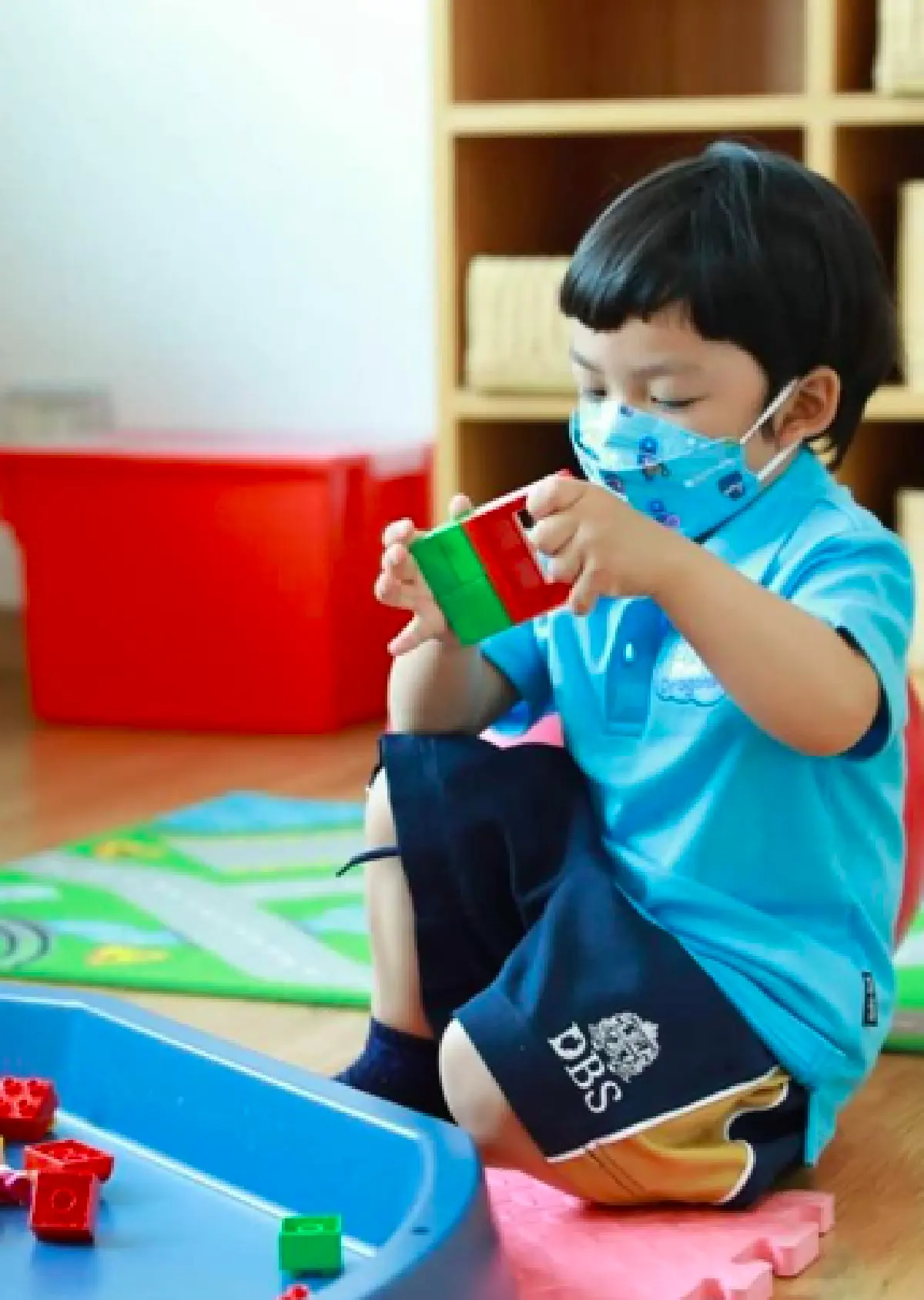 “เพชรจ้า-นิวเคลียร์” พากันจูงมือไปส่ง “น้องไทก้า” ที่โรงเรียน