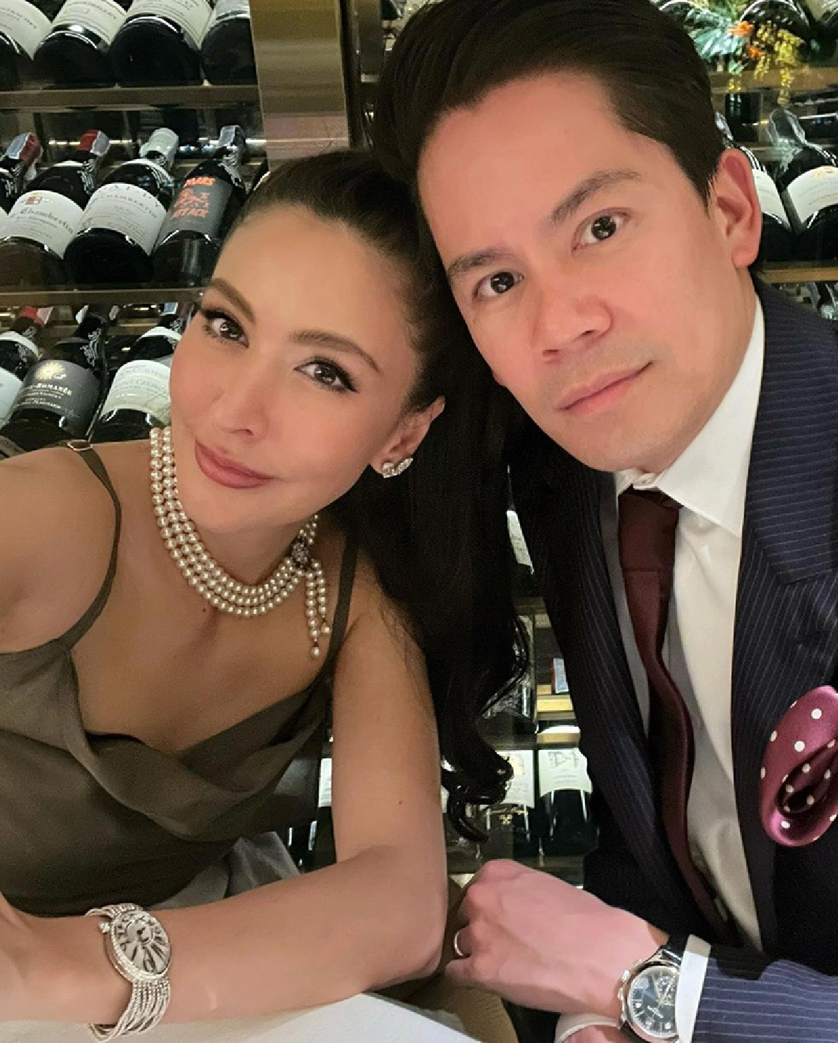 “ศรีริต้า” ควง  “กรณ์” ฉลองวันครบรอบ แฟชั่นแม่แหวกเว้าโชว์เซ็กซี่แบบสับ