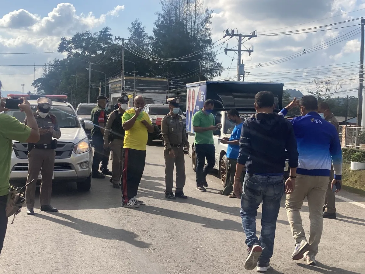 ผู้สมัครส.ส.ชุมพรพรรคกล้าเจอดีถูกยิงใส่รถหาเสียง