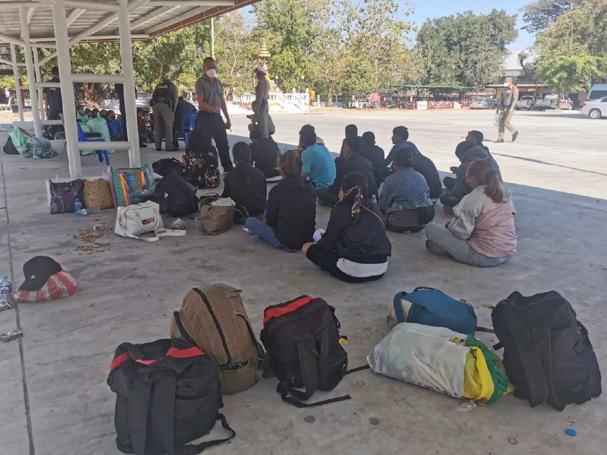 จับรถตู้ขนแรงงานเถื่อน 36 รายเตรียมไปทำงาน กทม.-พัทยา