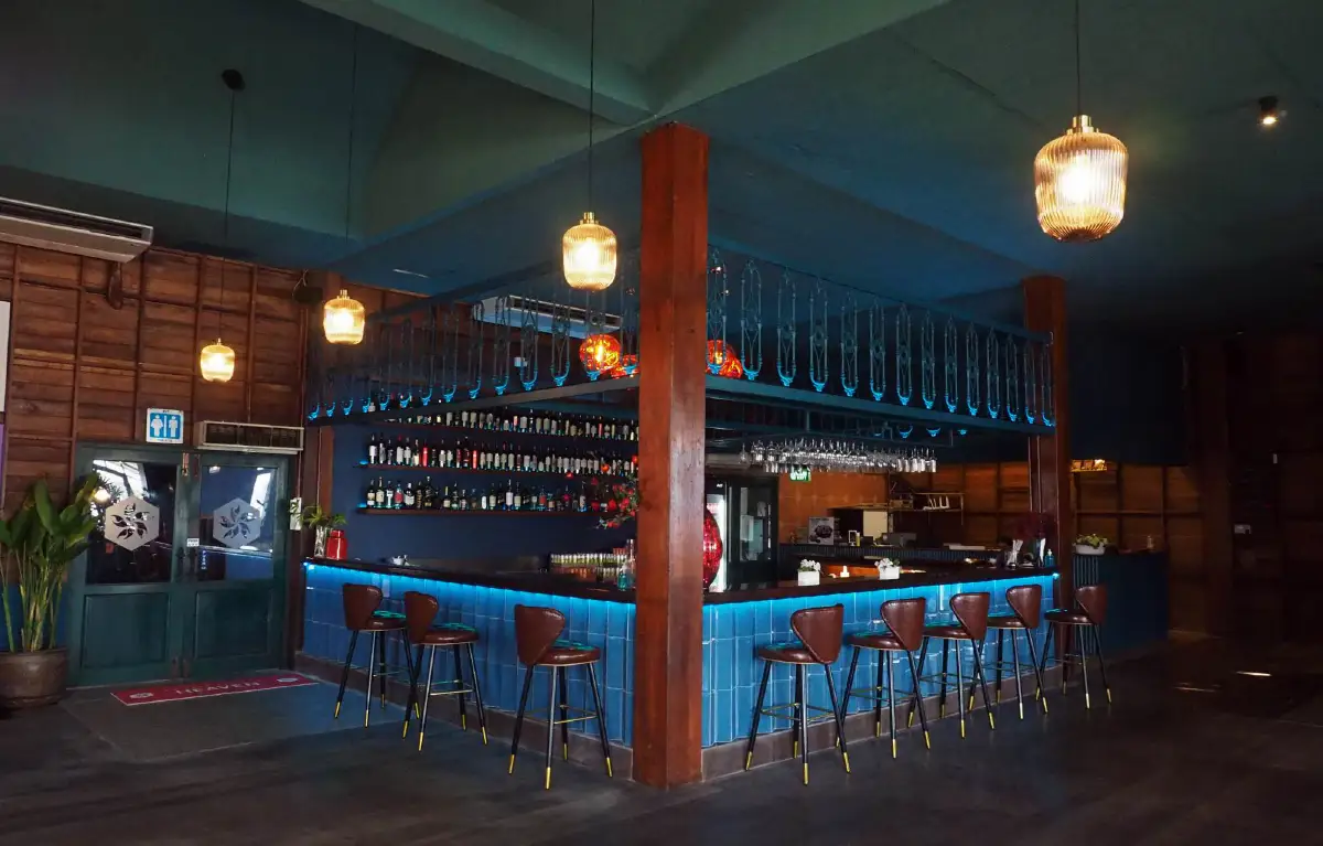 อำแดงไต้ฝุ่น ปักหมุดใหม่ริมแม่น้ำ อัพลุคก๋ากั่น เพิ่มซีฟู้ดสดรสจัดจ้าน