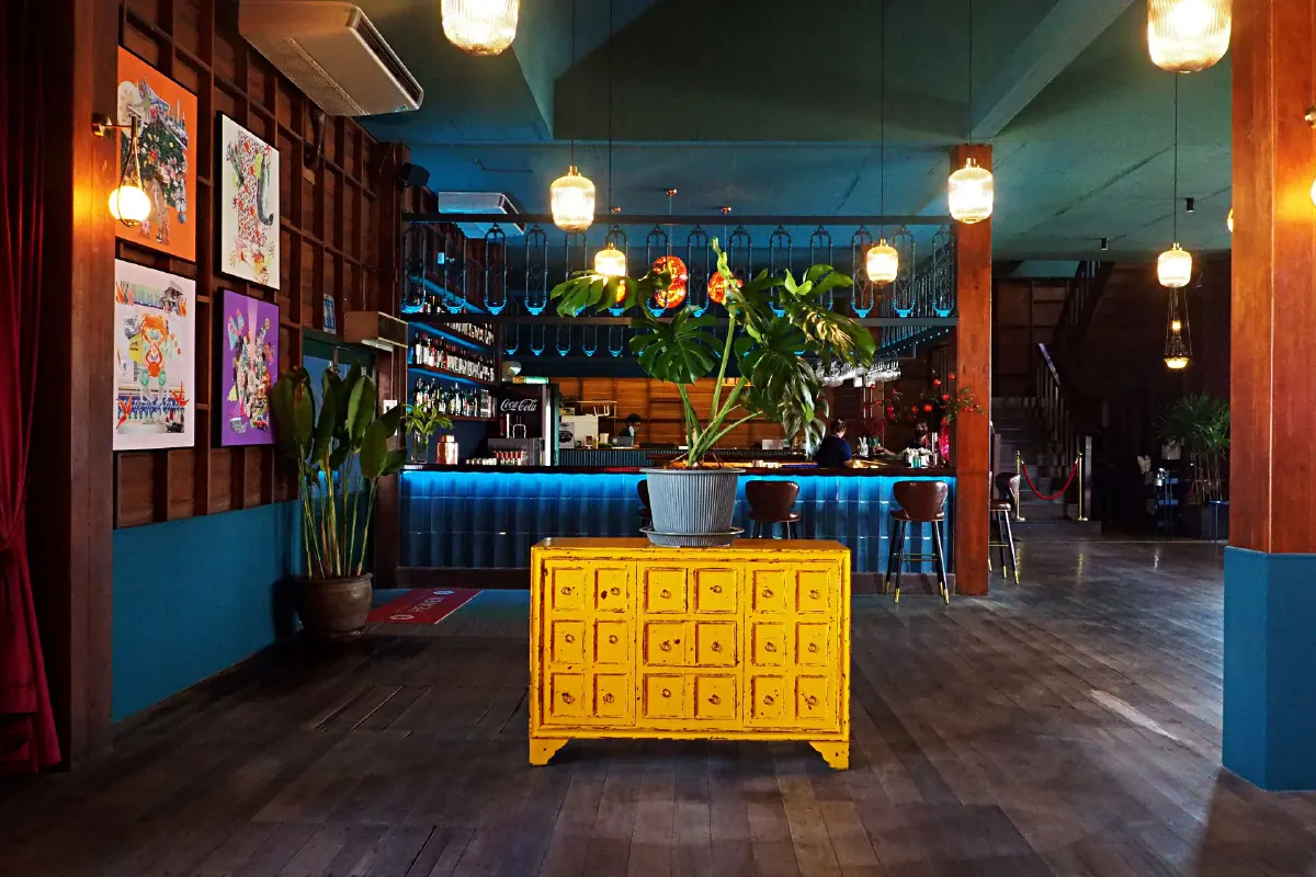 อำแดงไต้ฝุ่น ปักหมุดใหม่ริมแม่น้ำ อัพลุคก๋ากั่น เพิ่มซีฟู้ดสดรสจัดจ้าน