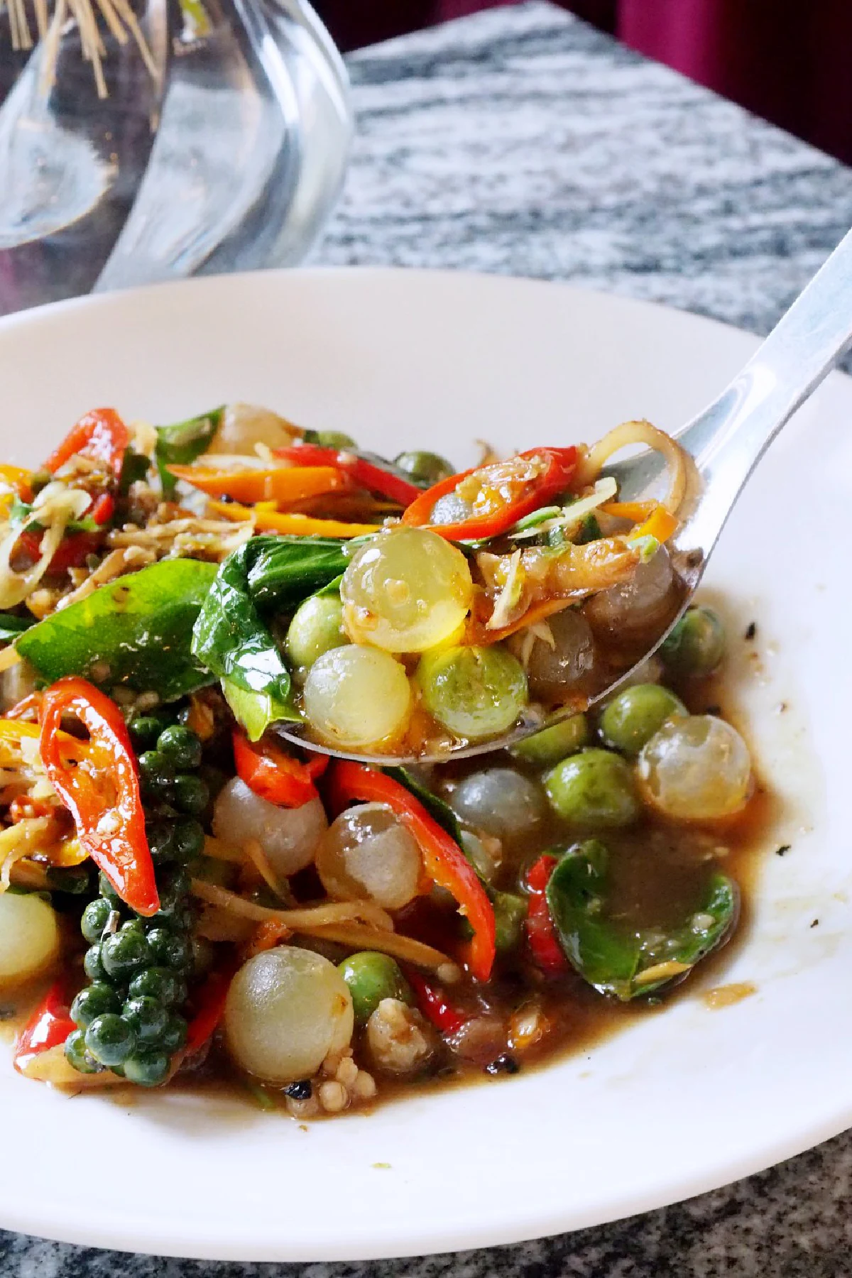 อำแดงไต้ฝุ่น ปักหมุดใหม่ริมแม่น้ำ อัพลุคก๋ากั่น เพิ่มซีฟู้ดสดรสจัดจ้าน