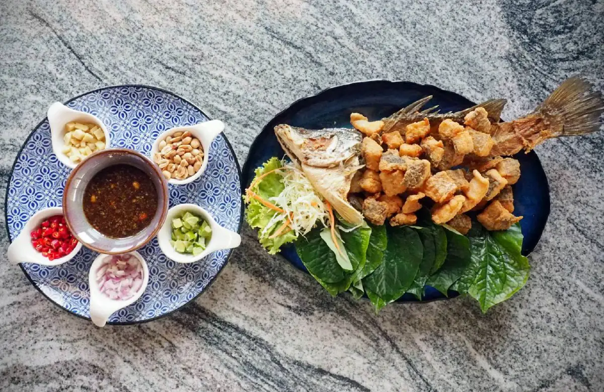 อำแดงไต้ฝุ่น ปักหมุดใหม่ริมแม่น้ำ อัพลุคก๋ากั่น เพิ่มซีฟู้ดสดรสจัดจ้าน