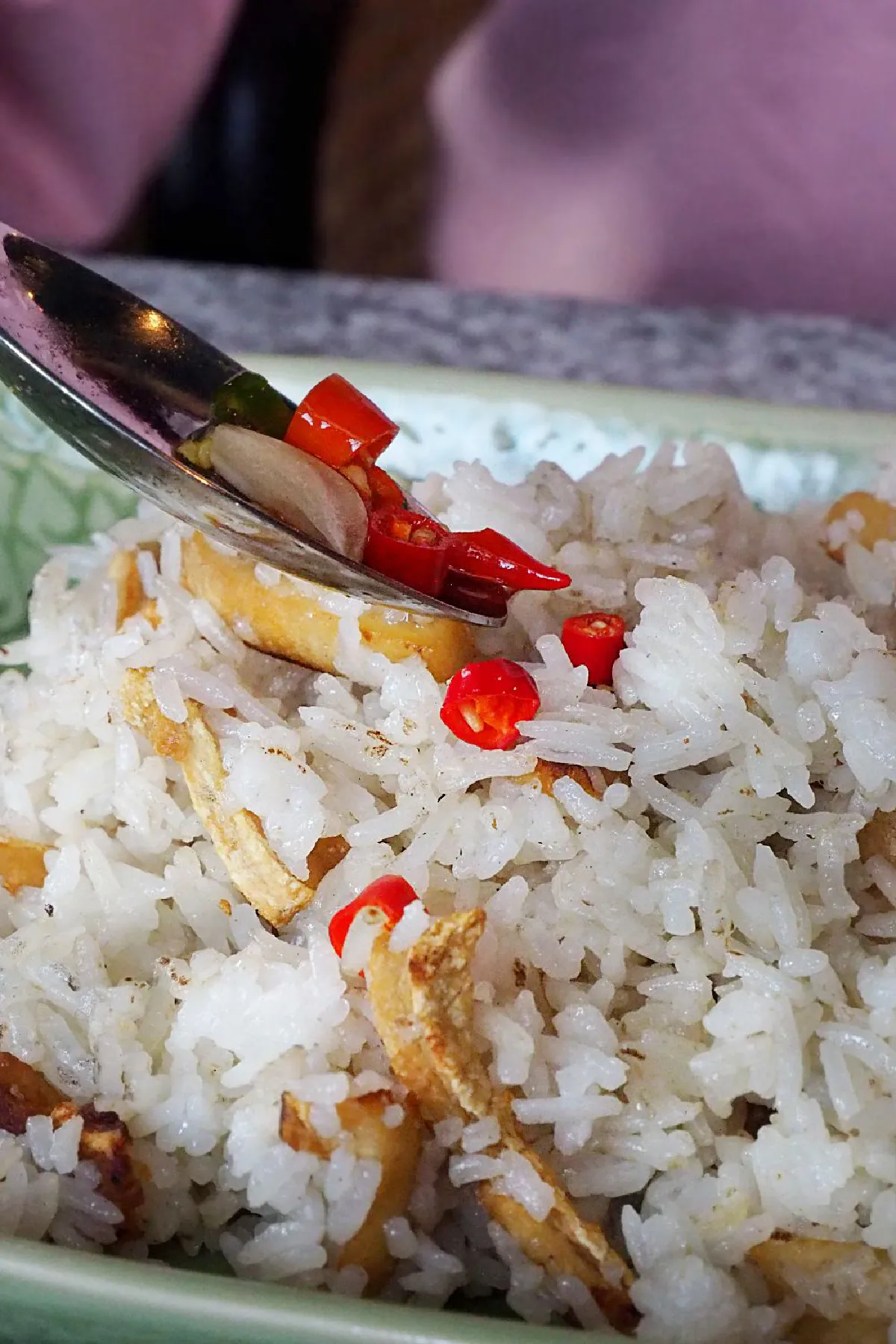 อำแดงไต้ฝุ่น ปักหมุดใหม่ริมแม่น้ำ อัพลุคก๋ากั่น เพิ่มซีฟู้ดสดรสจัดจ้าน