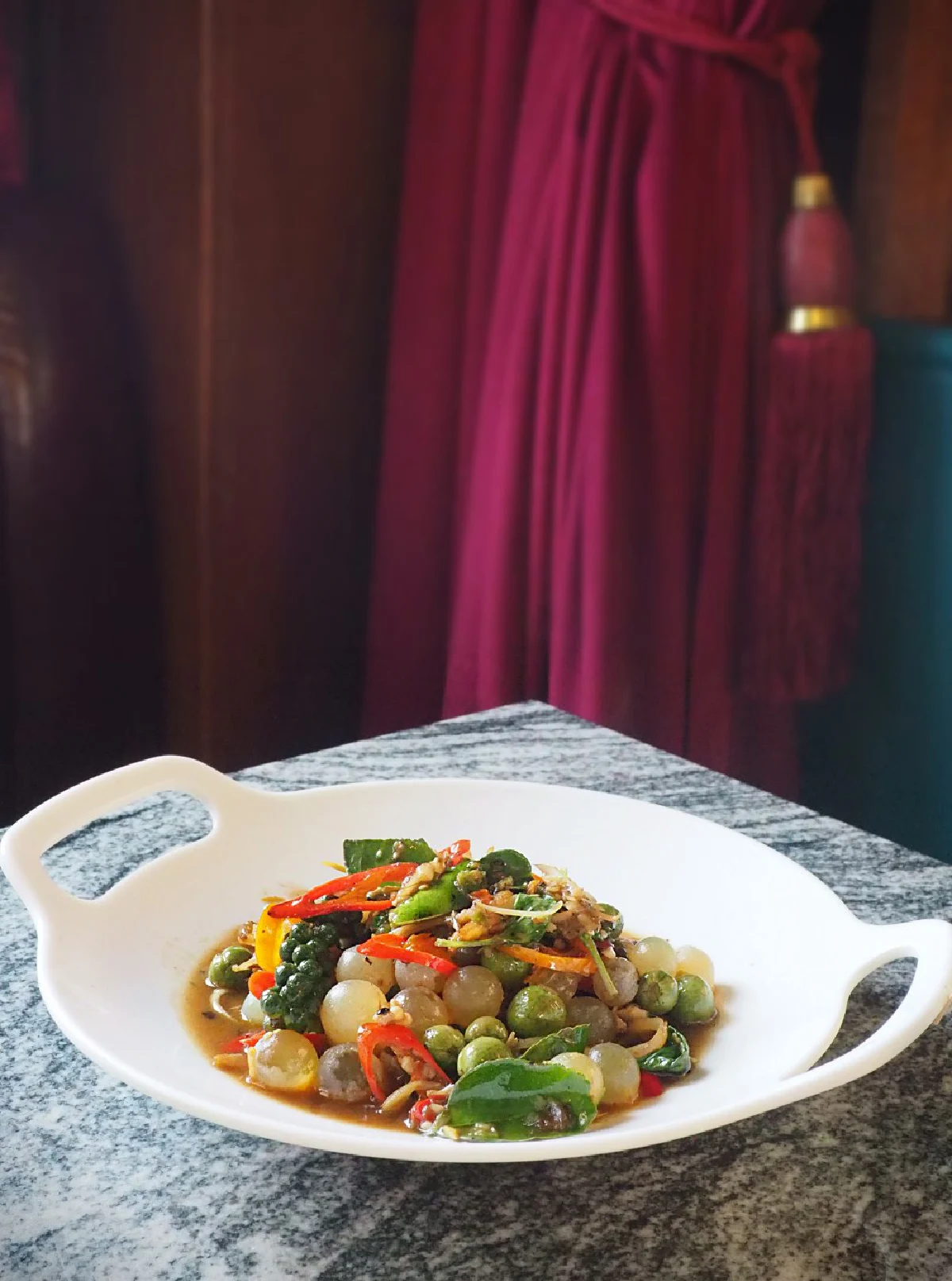 อำแดงไต้ฝุ่น ปักหมุดใหม่ริมแม่น้ำ อัพลุคก๋ากั่น เพิ่มซีฟู้ดสดรสจัดจ้าน