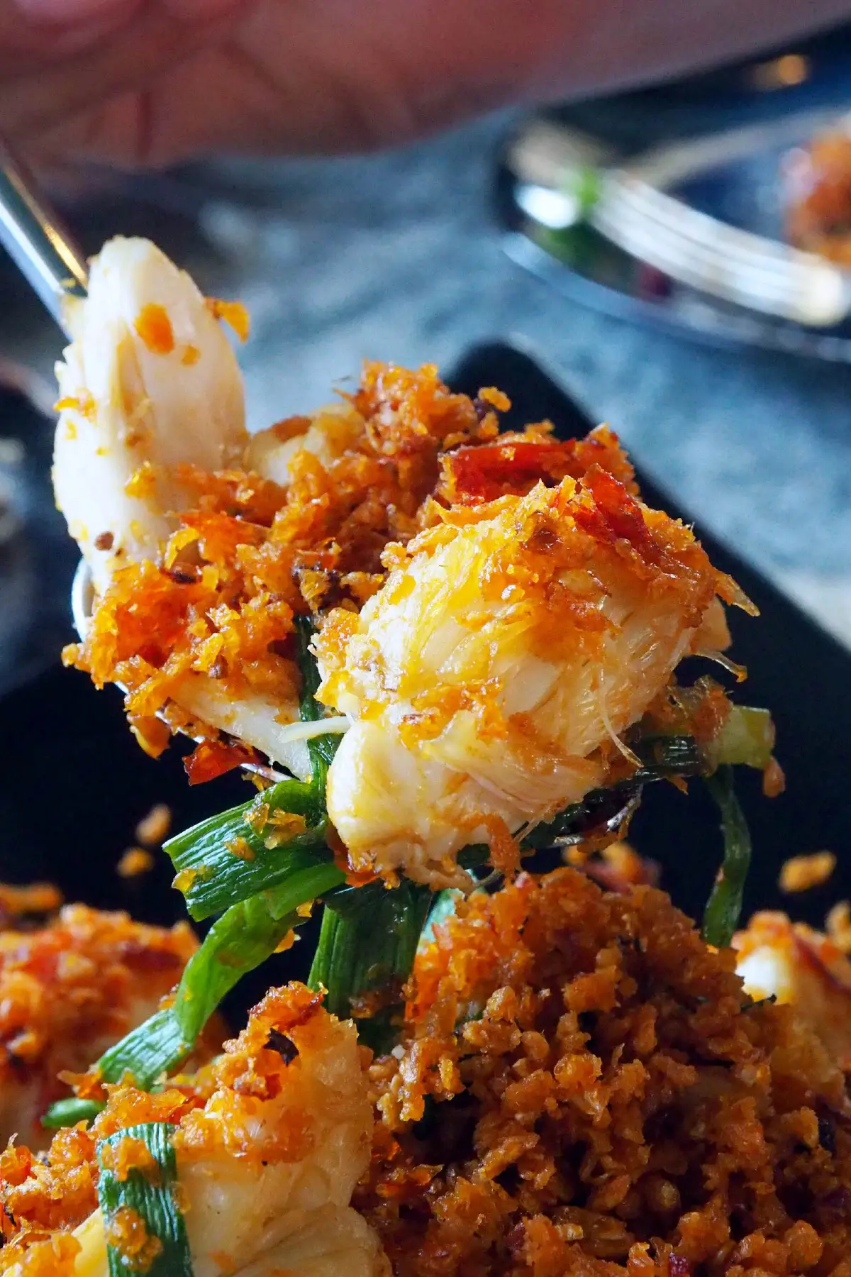 อำแดงไต้ฝุ่น ปักหมุดใหม่ริมแม่น้ำ อัพลุคก๋ากั่น เพิ่มซีฟู้ดสดรสจัดจ้าน