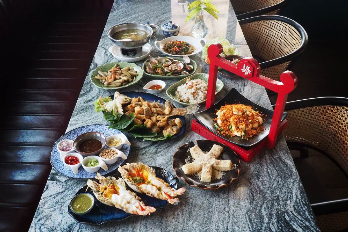 อำแดงไต้ฝุ่น ปักหมุดใหม่ริมแม่น้ำ อัพลุคก๋ากั่น เพิ่มซีฟู้ดสดรสจัดจ้าน อำแดงไต้ฝุ่น ปักหมุดใหม่ริมแม่น้ำ อัพลุคก๋ากั่น เพิ่มซีฟู้ดสดรสจัดจ้าน