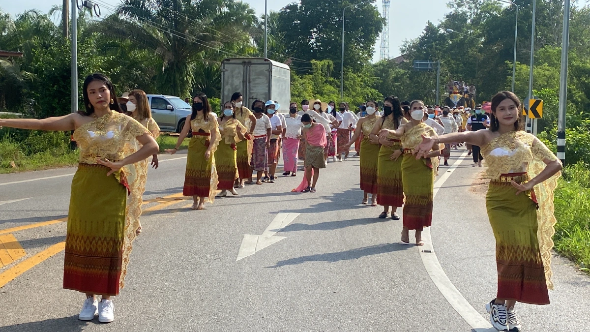 นายกอบต.สมัยแรกทำเซอร์ไพรส์ขี่ช้างเข้าประชุมสภานัดแรก 