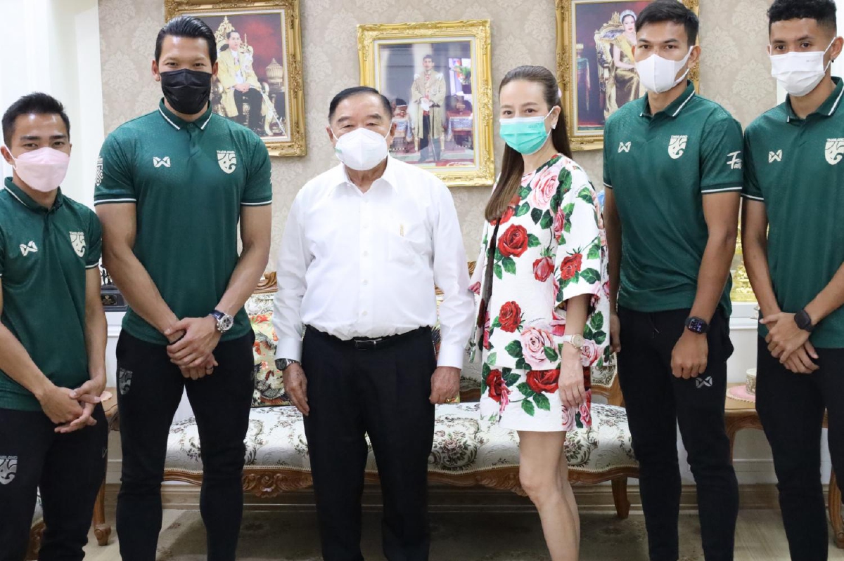 “บิ๊กป้อม” ปัดไม่ได้ทาบทาม “มาดามแป้ง” ลงชิงผู้ว่าฯ กทม “บิ๊กป้อม” ปัดไม่ได้ทาบทาม “มาดามแป้ง” ลงชิงผู้ว่าฯ กทม