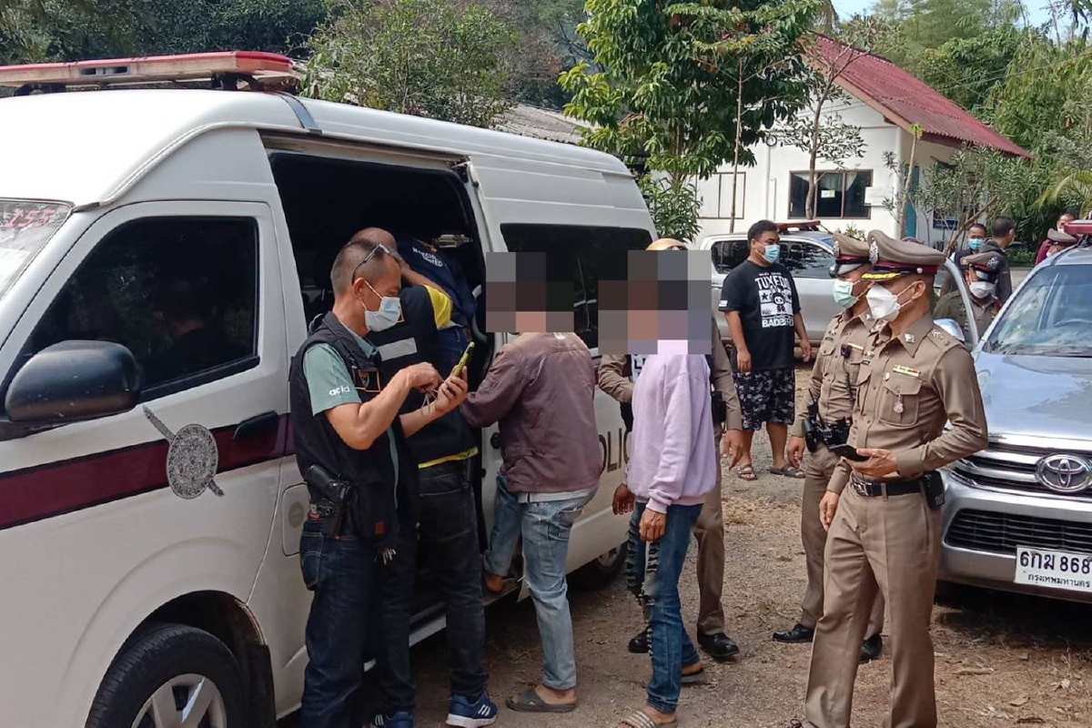 4พรานมอบตัวอ้างวัวเลี้ยงถูกเสือโคร่งกัดต้องหาทางกำจัด 4พรานมอบตัวอ้างวัวเลี้ยงถูกเสือโคร่งกัดต้องหาทางกำจัด