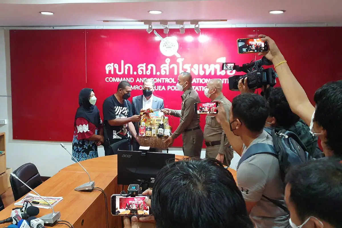 เหยื่อการบูรเข้าแจ้งความเอาผิดตำรวจและอาสา