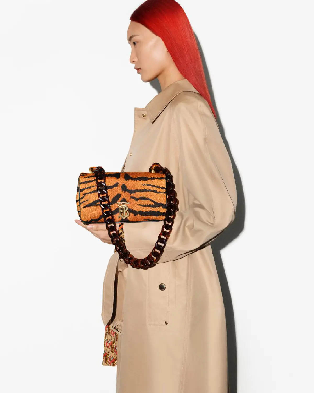 Burberry LNY22 แรงบันดาลใจจากนักษัตรปีเสือ จิตวิญญาณอันแข็งแกร่งและมาดมั่น