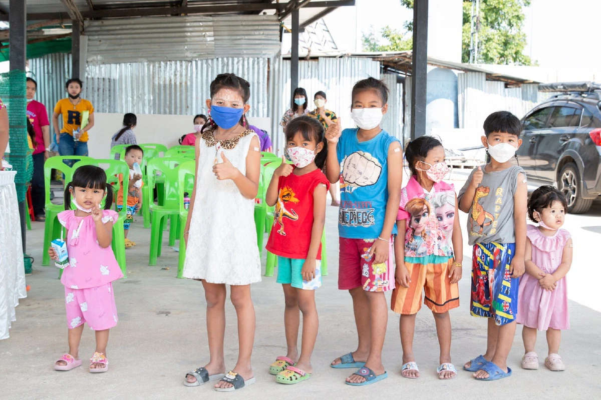 เครือรพ.พญาไท-เปาโลฉีดวัคซีนไข้หวัดใหญ่ให้เด็กในที่พักคนงานก่อสร้าง 