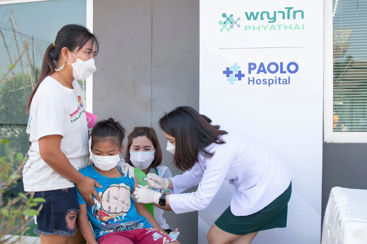 เครือรพ.พญาไท-เปาโลฉีดวัคซีนไข้หวัดใหญ่ให้เด็กในที่พักคนงานก่อสร้าง 