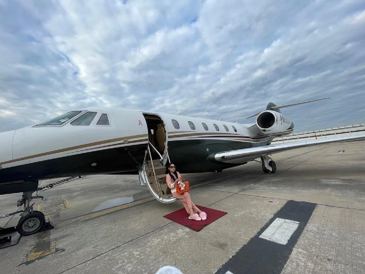 ราคาเครื่องบินไพรเวทที่  “คุณหญิงแมงมุม” ใช้บินไปเที่ยว หรูหรา ในราคาเฉียดล้าน