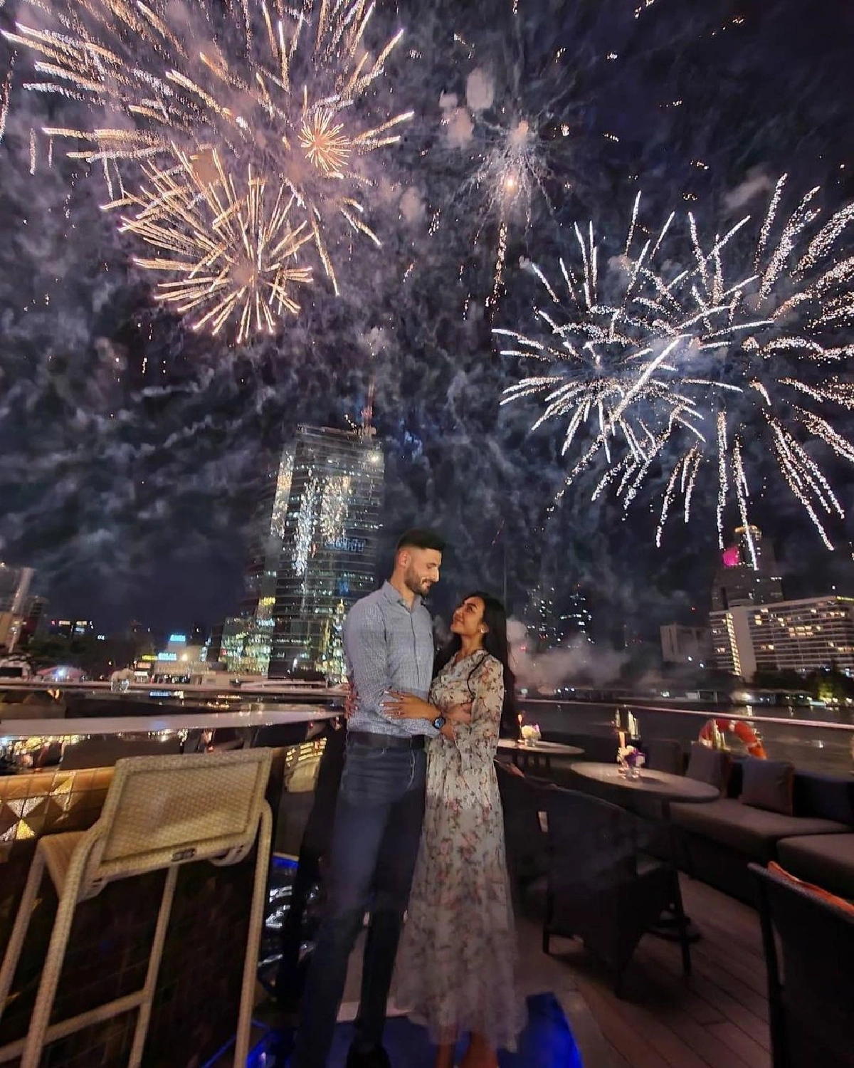 “เกศ” น้องสาว “แก้ม วิชญาณี” ควงสามีดินเนอร์หรู จุดพลุฉลองยิ่งใหญ่