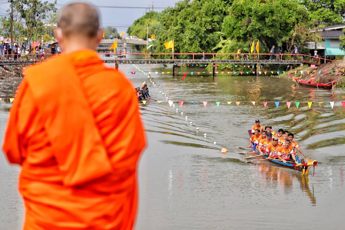 พระ-เณรดูได้ไม่อาบัติ 'แข่งเรือพายม้า' ฟื้นประเพณีวิถีชีวิตคนลุ่มน้ำ พระ-เณรดูได้ไม่อาบัติ 'แข่งเรือพายม้า' ฟื้นประเพณีวิถีชีวิตคนลุ่มน้ำ