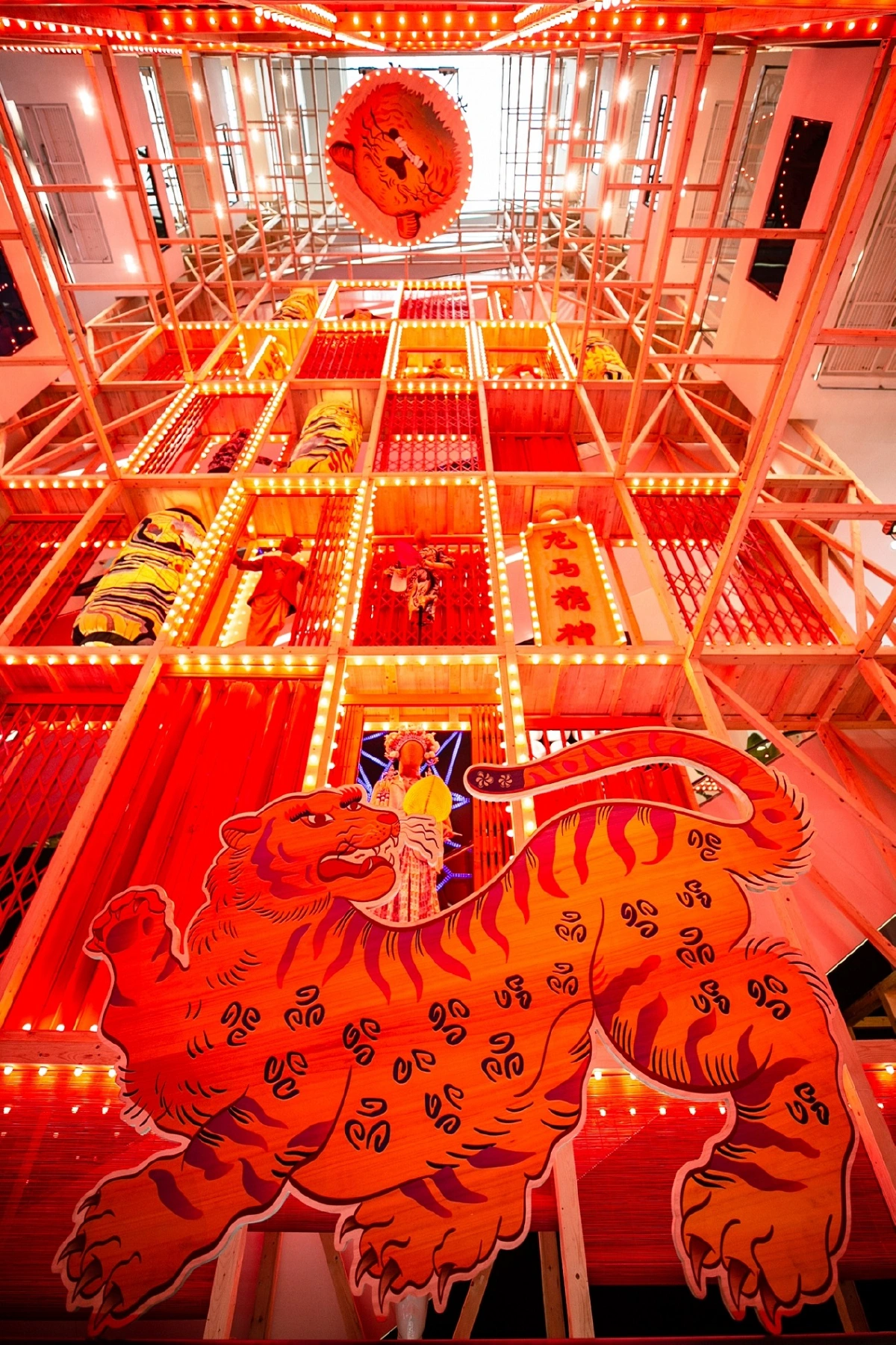 เฮงสนั่นตลอดปี ฤกษ์ดีรับปีเสือ 'เซ็นทรัล' เนรมิตห้างอลังการส่งเสือคำรามพรในรูปแบบป็อปอาร์ตสไตล์จีนวินเทจ