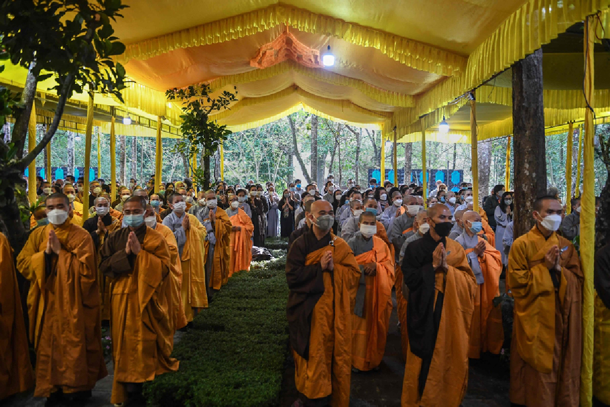 ภาพชุดการคารวะครั้งสุดท้าย สรีระสังขารหลวงปู่ 'ติช นัท ฮันห์' 