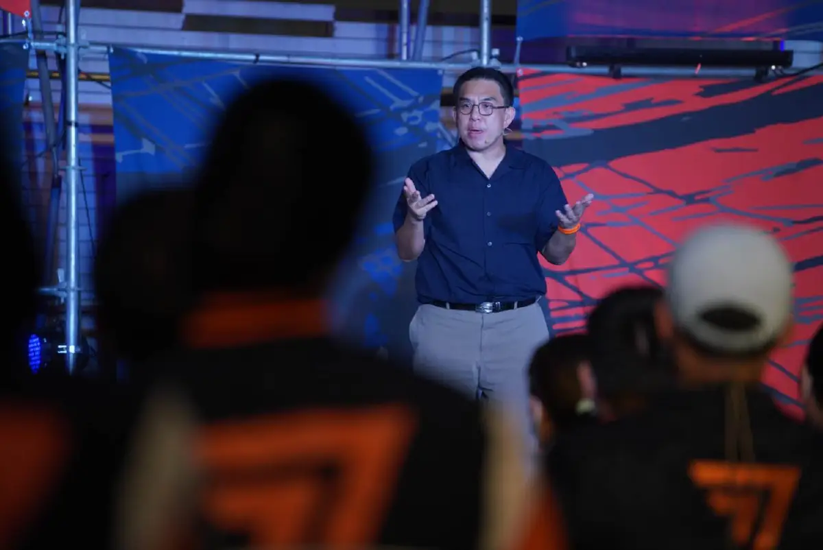 ก้าวไกลเปิดตัว "วิโรจน์" ลงชิงผู้ว่าฯกทม. ลั่นพร้อมชนทุกปัญหาไม่เกรงใจทุนใหญ่