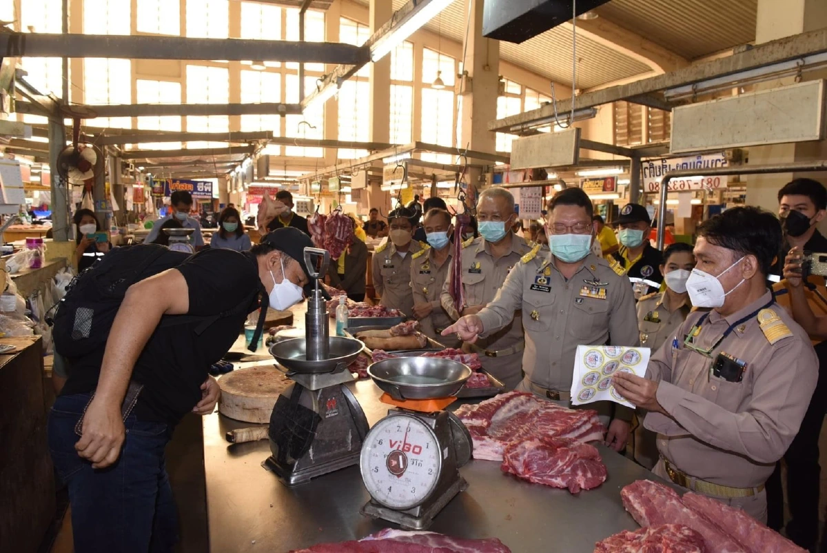 บุกตรวจ 2 ตลาดใหญ่กลางเมืองโอ่งปรามผู้ค้าอย่าฉวยโอกาส