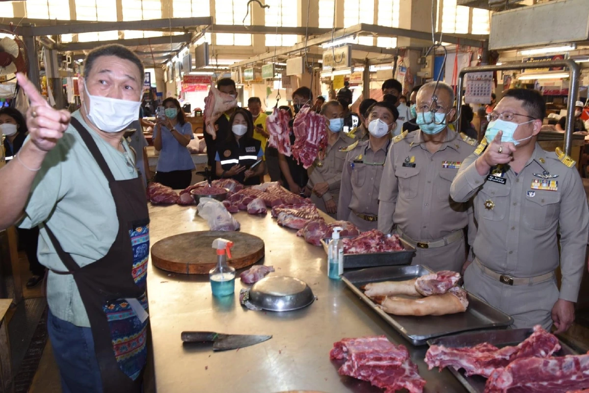 บุกตรวจ 2 ตลาดใหญ่กลางเมืองโอ่งปรามผู้ค้าอย่าฉวยโอกาส