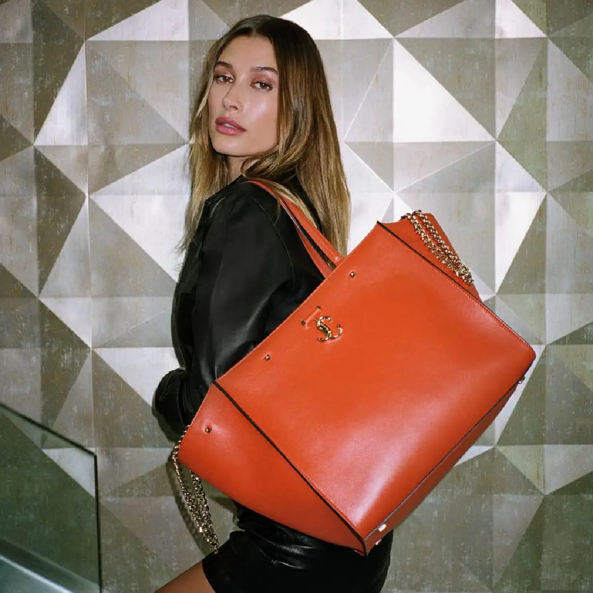 JIMMY CHOO ปล่อยภาพแคมเปญ Time to Dare เปิดตัวคอลเลกชั่น Spring 2022