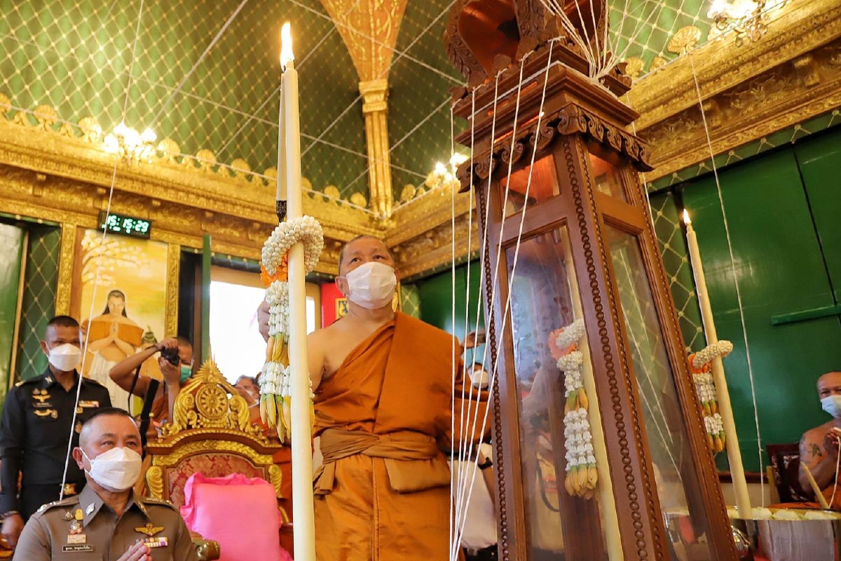 เกจิดังนั่งปรกอธิษฐานจิตพิธีพุทธาภิเษกเหรียญ"หลวงพ่ออ๊อด" เกจิดังนั่งปรกอธิษฐานจิตพิธีพุทธาภิเษกเหรียญ"หลวงพ่ออ๊อด"