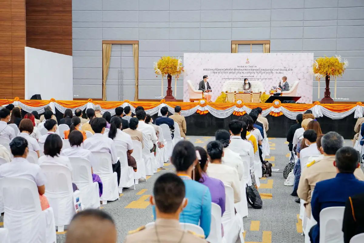 การส่งเสริมและพัฒนาภาพลักษณ์ผ้าไทยสู่สากล