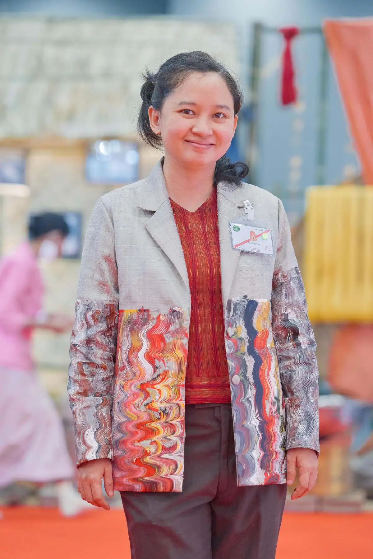 การส่งเสริมและพัฒนาภาพลักษณ์ผ้าไทยสู่สากล