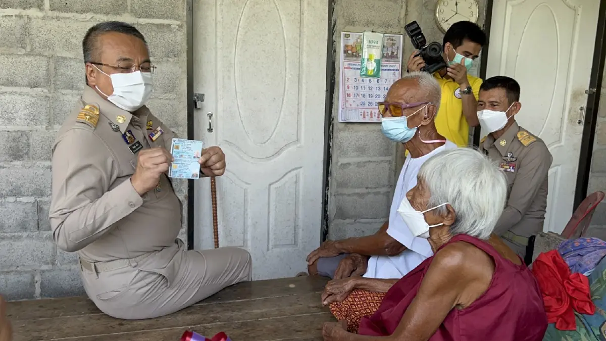 คู่รักอมตะวัย 89 ปี"ตาผัน-ยายรอด"เกิดวันเดือนปีเดียวกันเป๊ะ