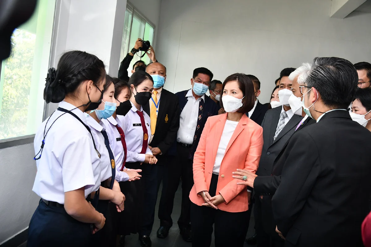 เสมา 1 ขยายผล “พาน้องกลับมาเรียน” ปี 65 เปิดรับเด็กอาชีวะเรียนฟรี อยู่ฟรี 5,200 คน 