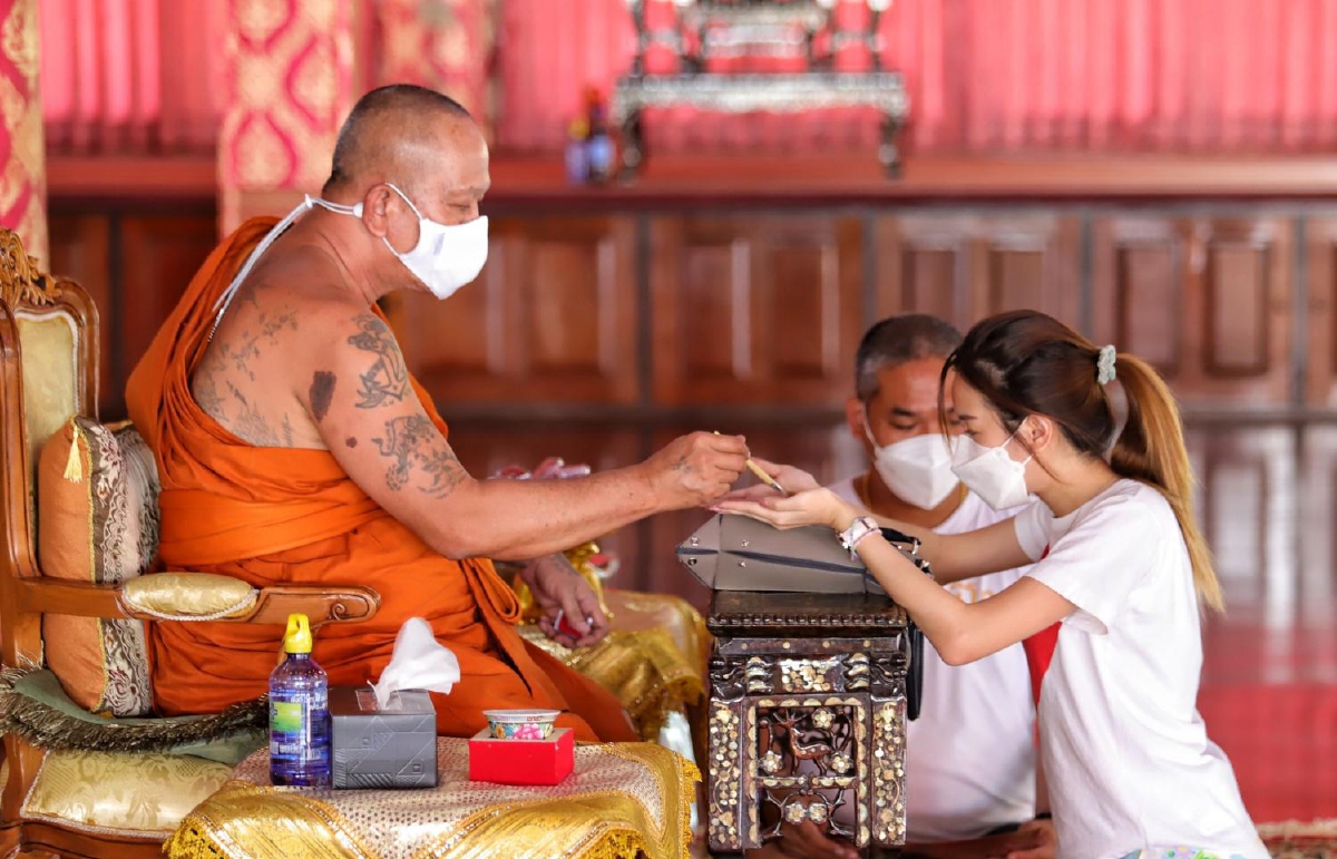 แห่ปิดทองบนฝ่ามือเกจิดัง"หลวงพ่ออ๊อด"เสริมดวงช่วงตรุษจีน แห่ปิดทองบนฝ่ามือเกจิดัง"หลวงพ่ออ๊อด"เสริมดวงช่วงตรุษจีน