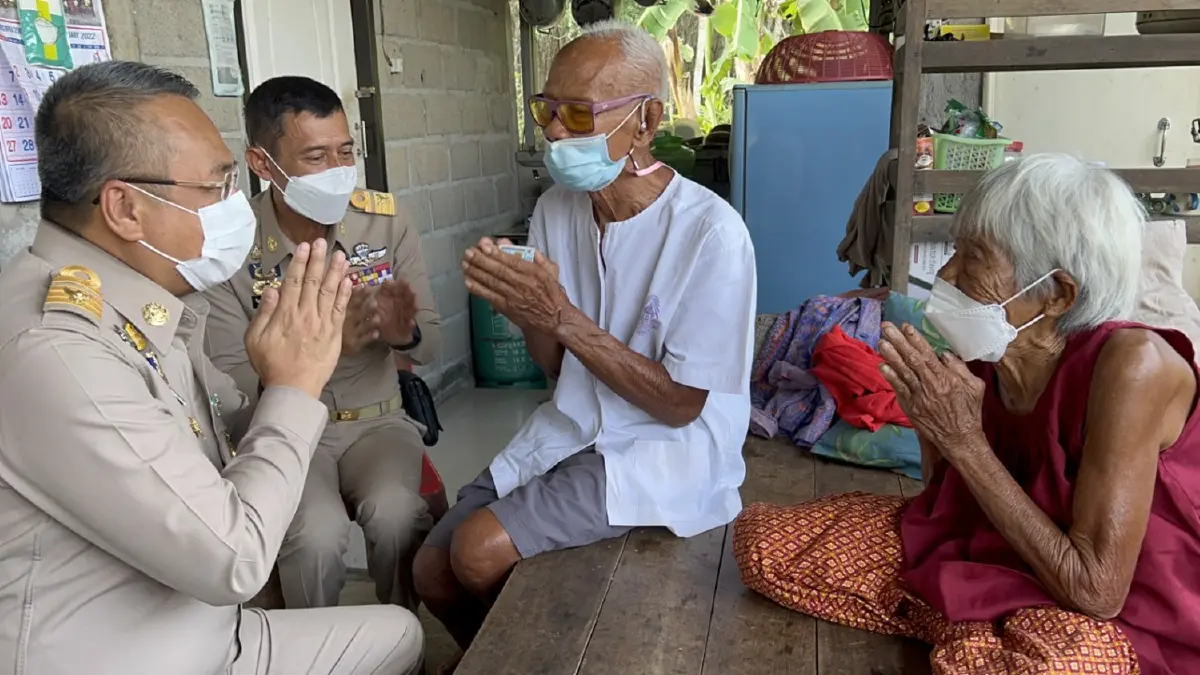 คู่รักอมตะวัย 89 ปี"ตาผัน-ยายรอด"เกิดวันเดือนปีเดียวกันเป๊ะ