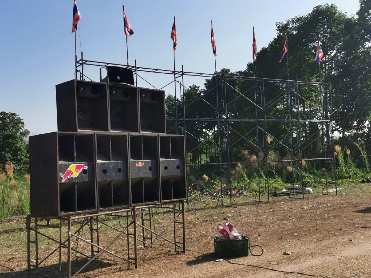 ตรุษจีนขนหัวลุกฉายหนังกลางแปลงให้ผี330หลุมดูกลางสุสาน