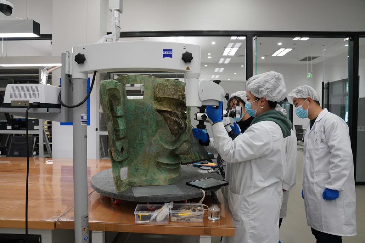 จีนเผยโฉมหน้ากากสัมฤทธิ์ยักษ์ 'ซานซิงตุย' อายุกว่า 3,000 ปี 