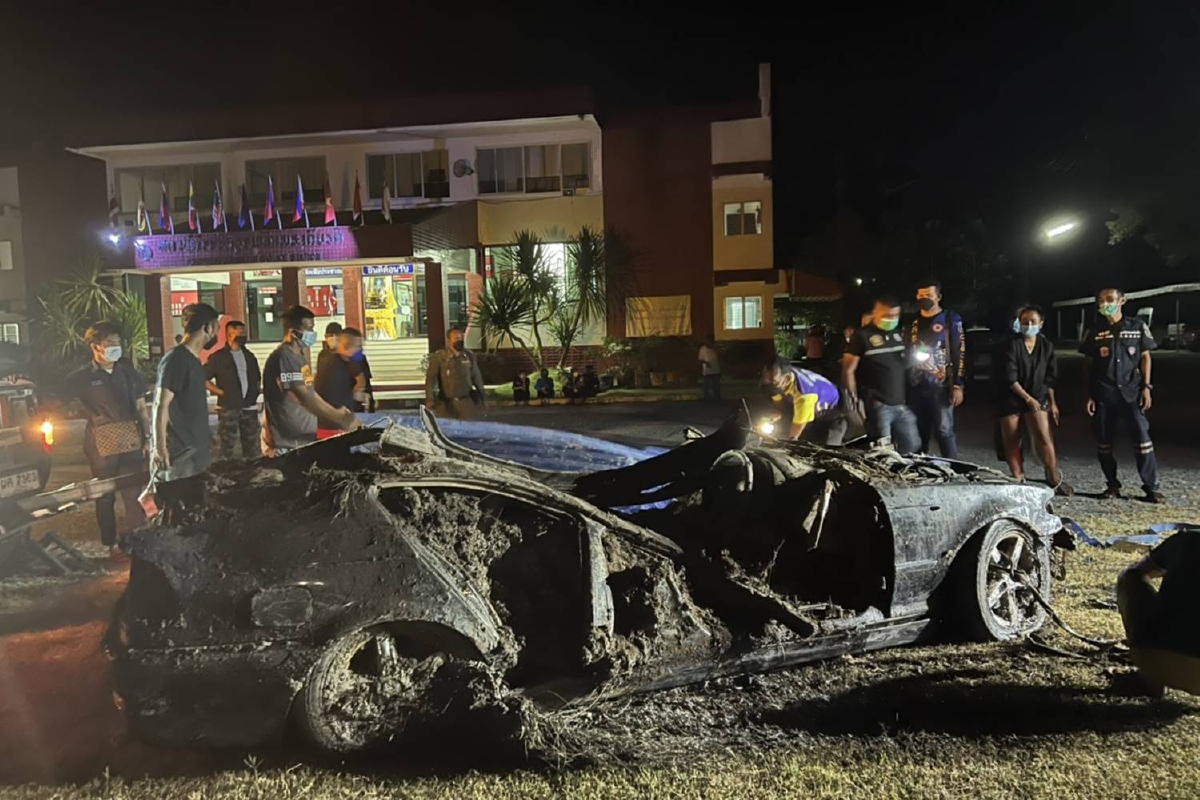 เร่งตรวจสอบซากเก๋งBMWหรูฝังดินในสวนปาล์ม เร่งตรวจสอบซากเก๋งBMWหรูฝังดินในสวนปาล์ม