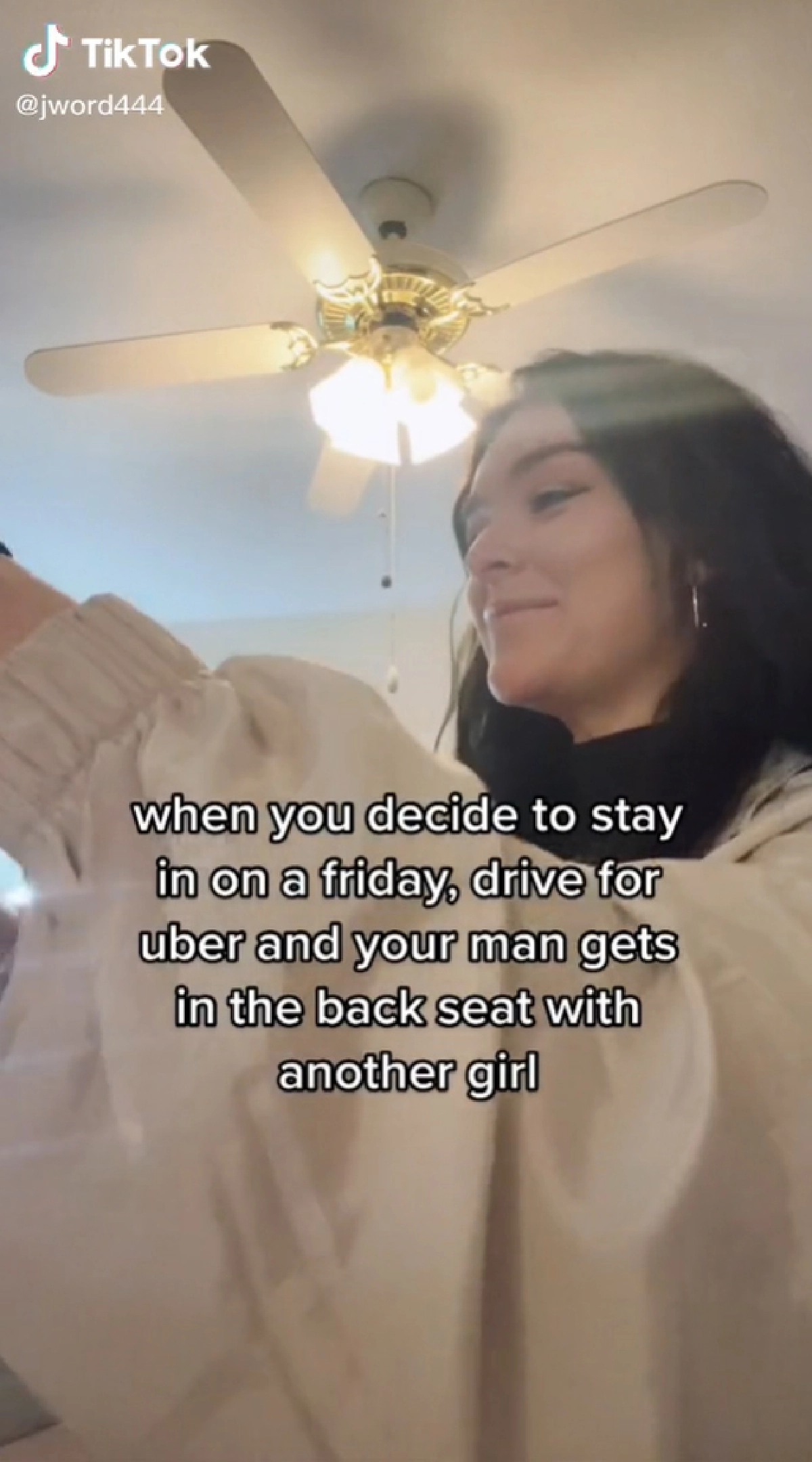 สาวอูเบอร์อึ้ง ขับรถไปรับลูกค้าหญิงแต่โป๊ะเจอหนุ่มคู่เดตอยู่ด้วยกัน