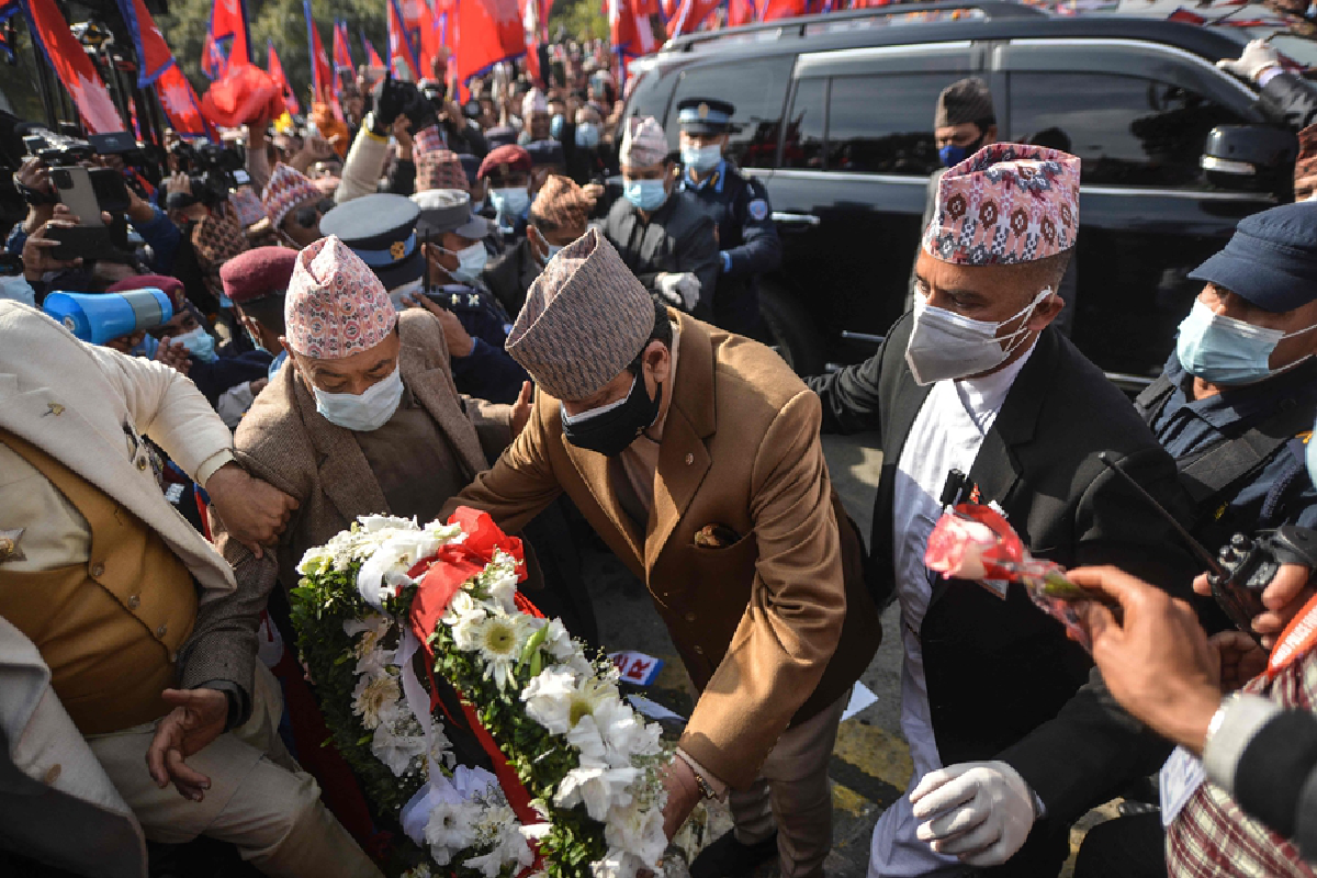 เมื่อนักการเมืองพึ่งไม่ได้ ประชาชนจึงเรียกหาองค์ราชันย์ 