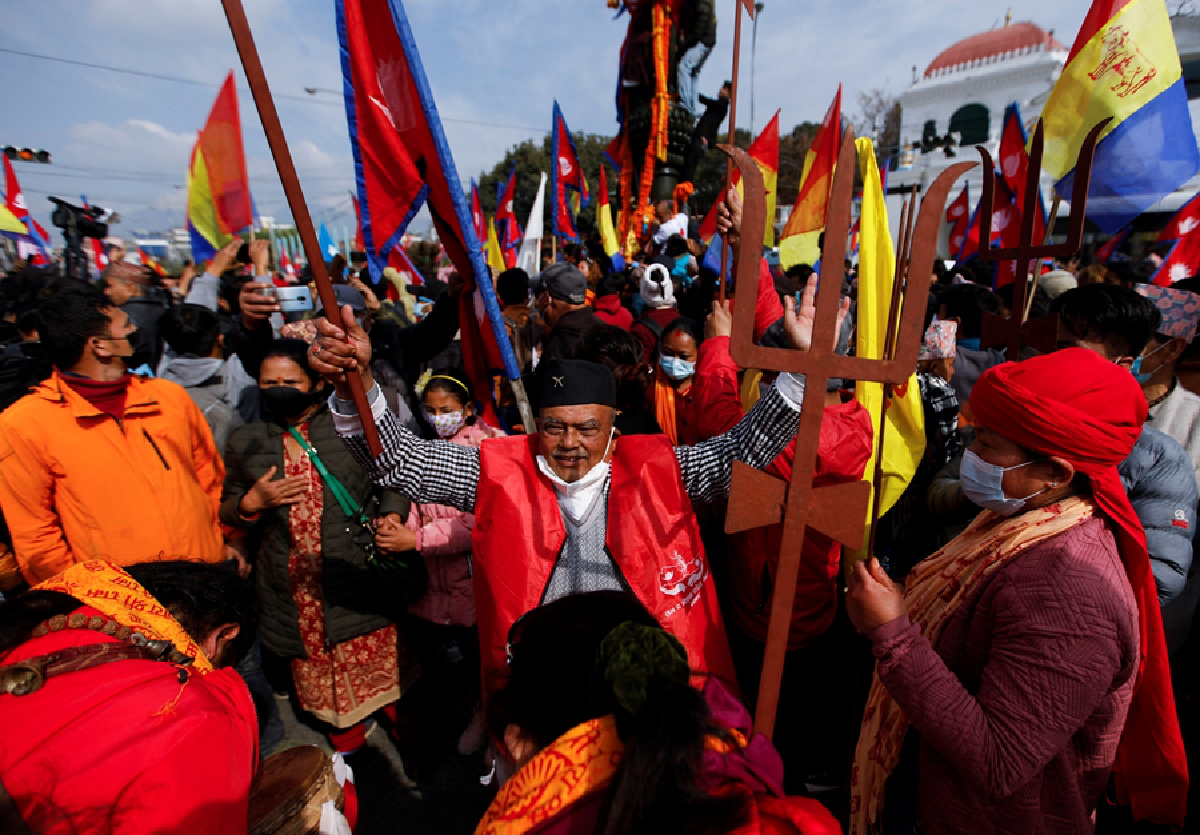 เมื่อนักการเมืองพึ่งไม่ได้ ประชาชนจึงเรียกหาองค์ราชันย์ 