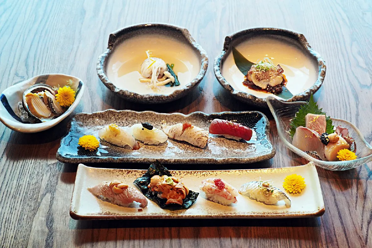 Honmono Grand Embassy เซอร์ไพรส์ทุกคำกับ Omakase 12 คอร์ส + Okonomi กว่า 150 เมนู