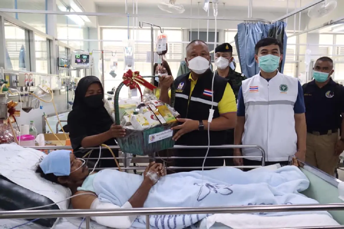 แม่ทัพภาค 4 เยี่ยมชาวบ้านเหยื่อกับระเบิดผู้ก่อความไม่สงบ