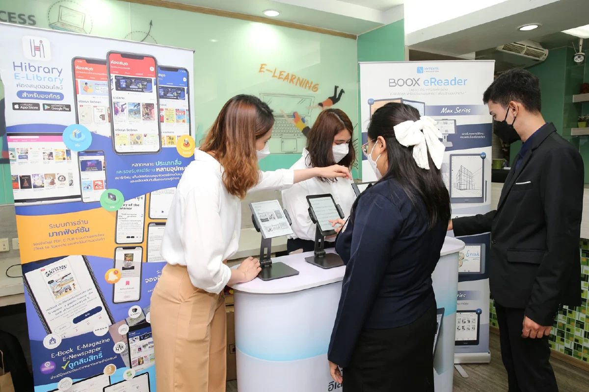 รมช.ศธ.”กนกวรรณ” รับมอบนวัตกรรมเครือข่ายห้องสมุดออนไลน์ ไฮบรารี่ มูลค่ากว่า 7 แสนบาท ให้บริการ e-Book ภายในศูนย์เรียนรู้วังจันทรเกษม ห้องสมุดต้นแบบ กศน.